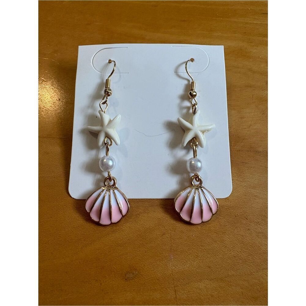 NWT Sea Star & Pink Shell Drop Pierced Earrings - White & Pink